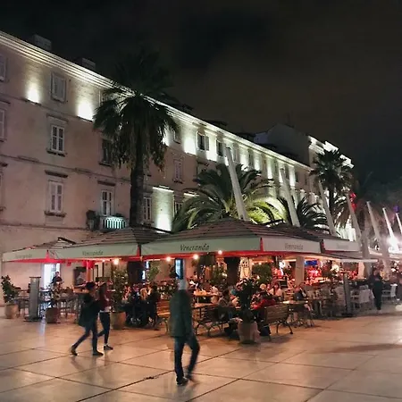 Urbi Et Orbi Apartman *